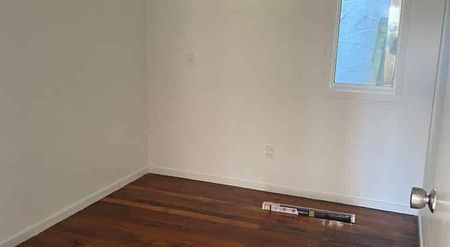 3 Bedroom Flat in Highbury - Photo 3