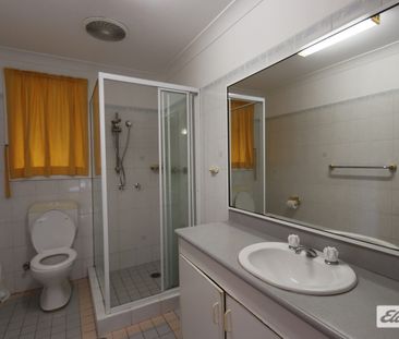 Spacious Home - Photo 5