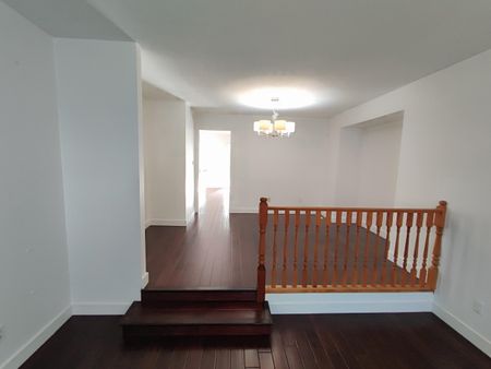 Cozy Three Bedroom Rancher - Photo 3