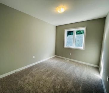 For Lease - 942 Robert Ferrie Drive, Kitchener, Ontario - Photo 4