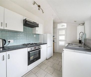 2 bedroom end of terrace house to rent - Photo 3