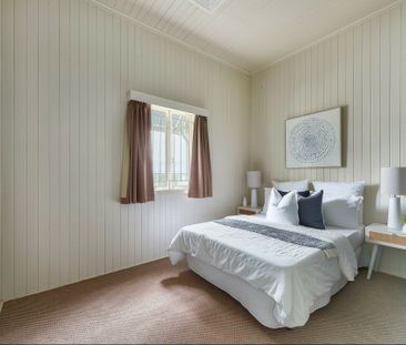 CHARMING, 3 BEDROOM HOUSE CLOSE TO QUT! - Photo 2