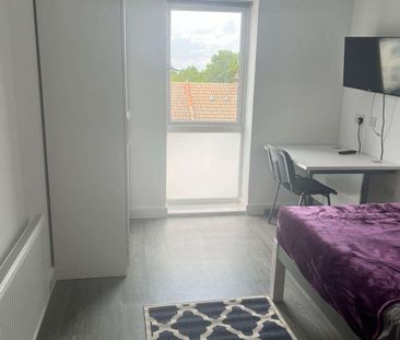 Jeffery Street Room 4 - Photo 5