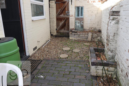 4 bedroom terraced house to rent - Photo 3