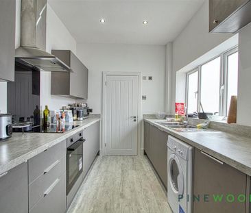 1 bedroom in a house share to rent - Photo 3