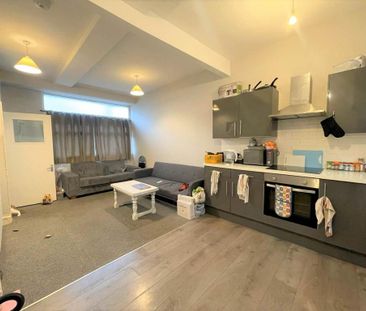 4 bedroom terraced house to rent - Photo 3