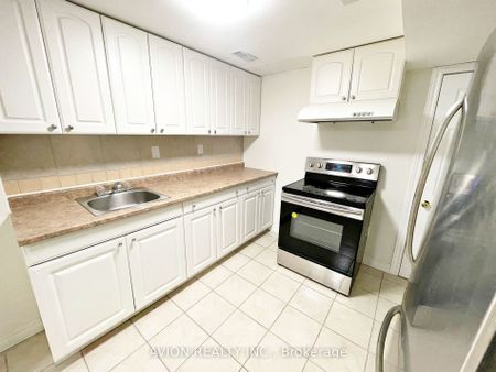 Detached Home For Lease | N7406604 - Photo 5