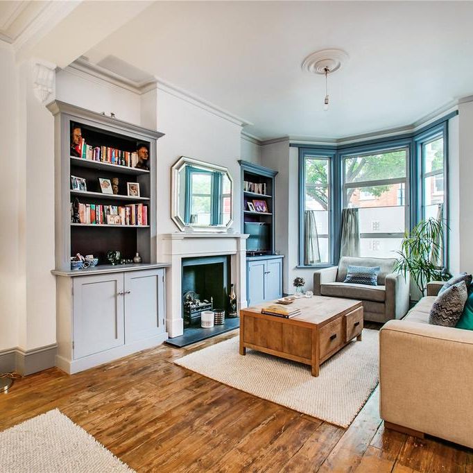 4 bedroom end of terrace house to rent - Photo 1
