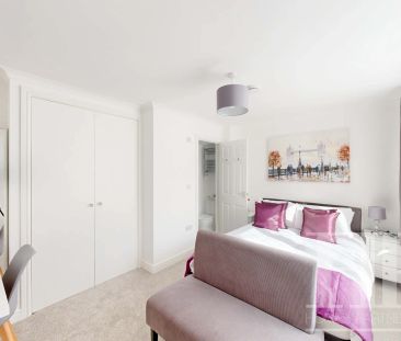 Craigans, Crawley, RH11 - Photo 2
