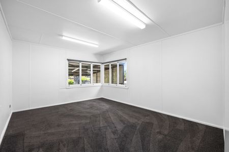 Charming home is ready for its next tenants to enjoy! - Photo 4