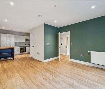 Excellent two-bedroom, two-bathroom flat within Wimbledon Grounds, ... - Photo 2