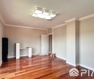 For Lease: Impressive 5-Bedroom, 3-Bathroom Family Home in Lidcombe - Photo 4