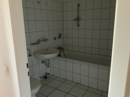 Erstbezug nach Modernisierung: Einzugsbereite 3 Zimmer-Wohnung - ab Mitte Februar 2026 in Monheim - Photo 3