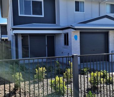 NEAR NEW 3 BEDROOM TOWNHOUSE WITH EXTRA STREET PARKING AVAILABLE NO... - Photo 2