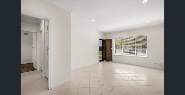 Embrace comfort and convenience in this charming two-bedroom unit in Paradise. - Photo 1