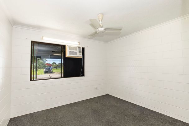 2/2 Saltbush Boulevard, Rasmussen - Photo 1