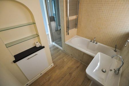 3 bedroom detached bungalow to rent - Photo 2