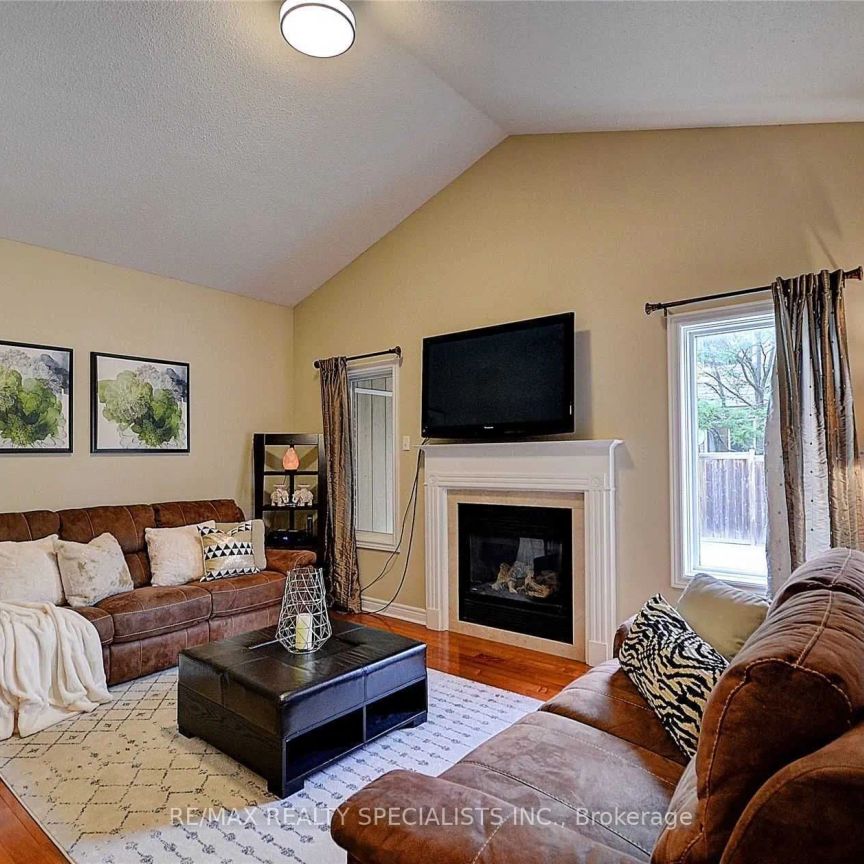 Detached Home For Lease | W9033084 - Photo 1