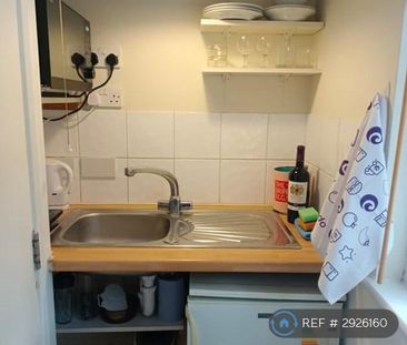 1 bedroom in a house share to rent - Photo 5