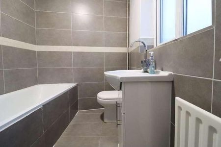 Hale Lane, Edgware, Middlesex, HA8 - Photo 2