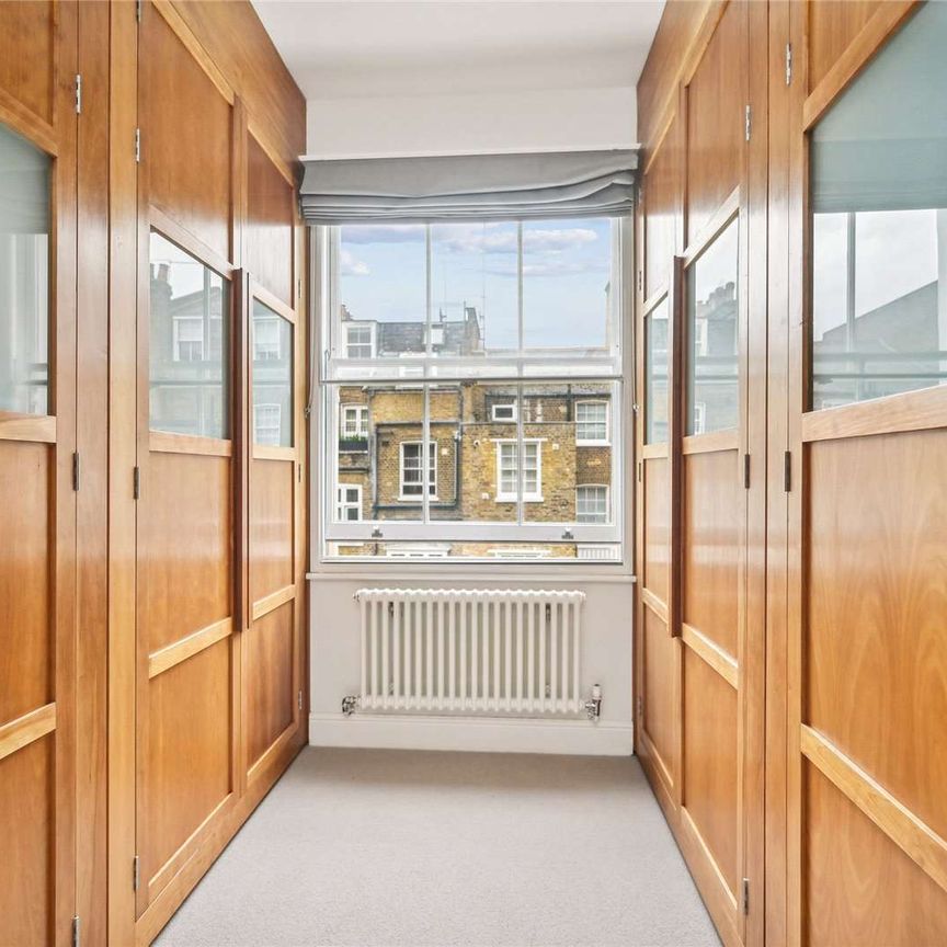 A beautiful family home set over five floors of a period building in South Kensington. - Photo 1