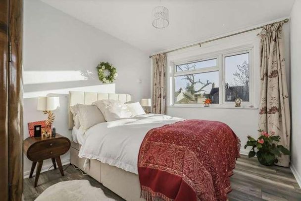 Karens Court, Enfield, EN3 - Photo 1