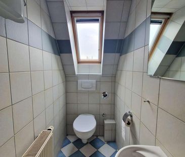 Elegante Dachgeschoss-Maisonettewohnung mit offener Wohnküche, Kami... - Photo 1