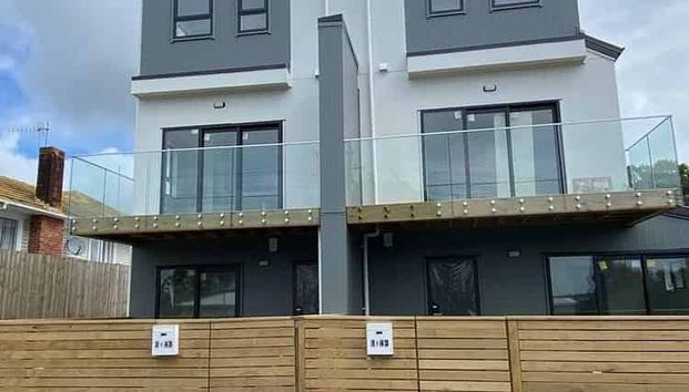 Spacious 2-Bedroom Townhouse - Ranui - Photo 1