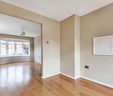 Sandalwood, Guildford, GU2 - Photo 3