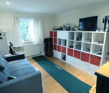 5 bedroom detached house to rent - Photo 2