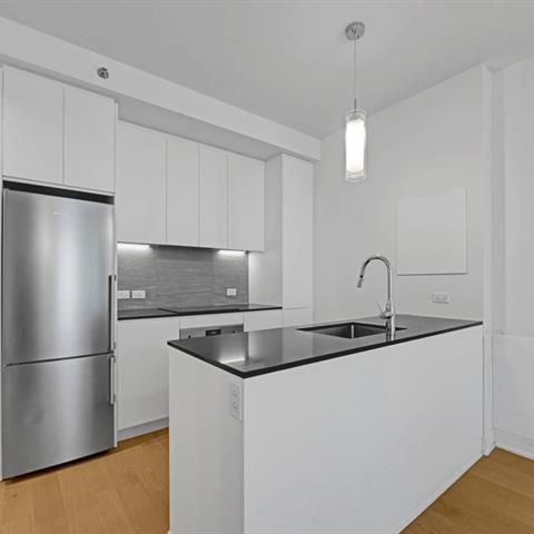 2300 Rue Tupper - Photo 1