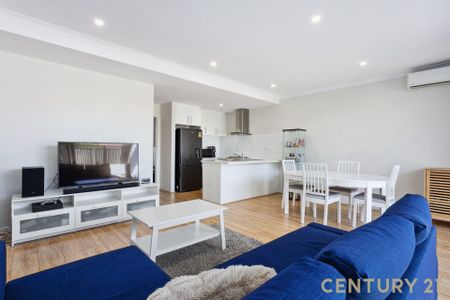 Contemporary Ground Floor Apartment Situated in Brilliant Central Location - Photo 2