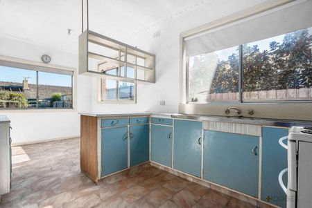 IDEAL PARKDALE SCHOOL LOCATION | LARGE YARD | WELL MAINTAINED HOME - Photo 3