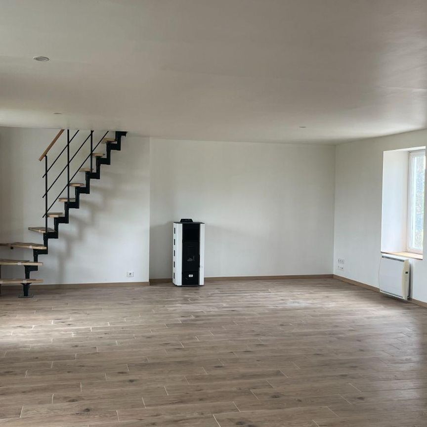 Située à CARENTOIR, dans un environnement calme et agréable, venez découvrir cette charmante ma... - Photo 1