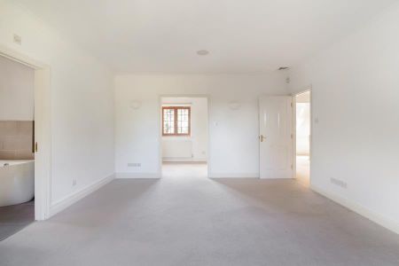 Woodhill, Send - 4 bedrooms Property for lettings - Seymours - Photo 2