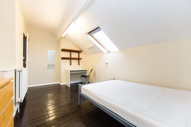 Archery Place, Hyde Park, Leeds - Photo 1