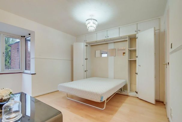 Studio to rent - Photo 1