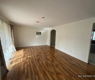 1 Saxonwood Drive, Narre Warren VIC - Photo 1