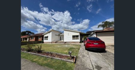 Freshly renovated 4-Bedroom Home for Rent – Prime Revesby Location - Photo 4