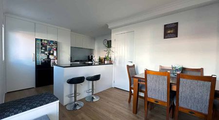 Chic 2BR Townhouse in Lower Hutt - Photo 2