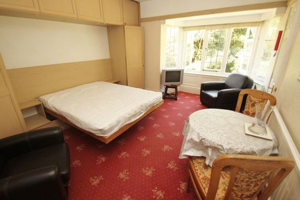 Meyrick Park, Student Property - Photo 1