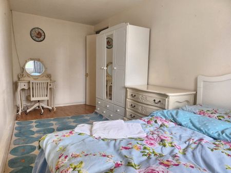 Room in a Shared House, Strawberry Terrace, N10 - Photo 2
