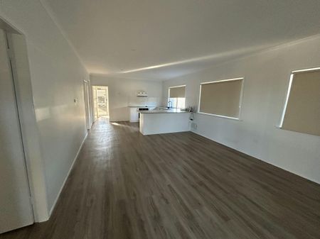 Tidy 2 Bedroom House in Oxley Vale - Photo 3
