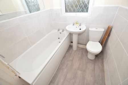 2 Bedroom Terraced House - Photo 4