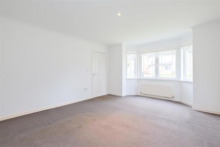 4 bedroom detached house to rent - Photo 3
