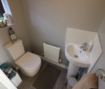 37 College Gardens - Photo 2