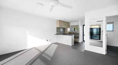 Modern, Two Bedroom Apartment in Popular Claudelands - Photo 2