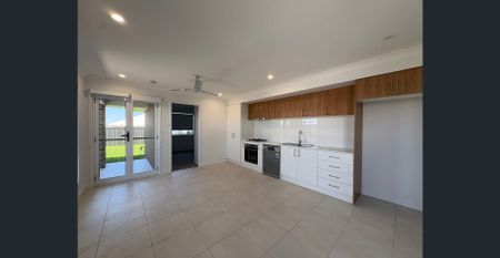 Stylish & Newly Built 2-Bedroom Duplex in Lochinvar - Photo 5