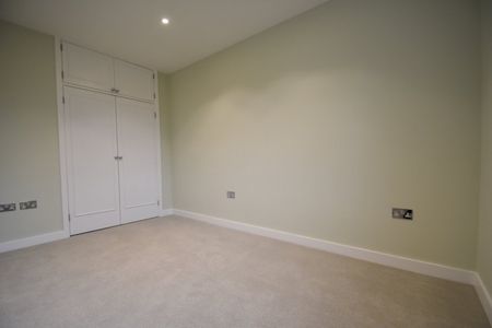 Bulstrode Court, Gerrards Cross,SL9 - Photo 5