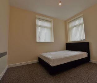 2 bedroom Flat in Flat 6, Leeds - Photo 6